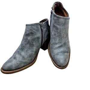 Qupid Women’s Ash Gray Block Heel Pointed Toe Ankle Booties Size 7.5